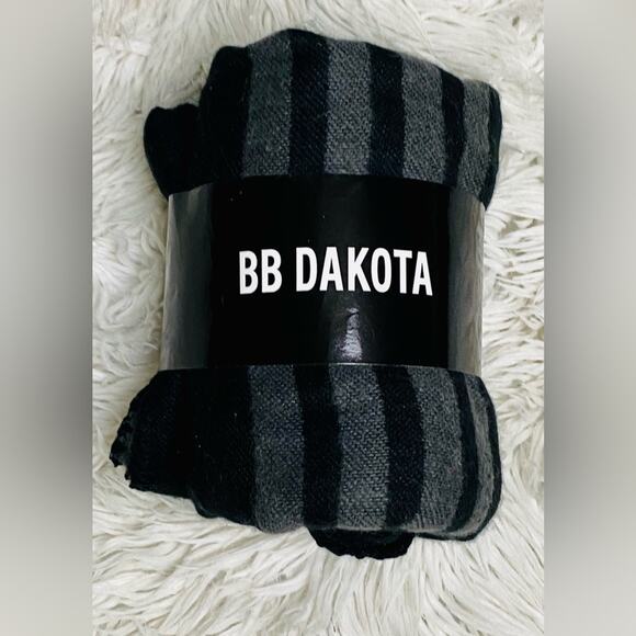 BB Dakota Reversible Poncho Wrap NIP - Picture 3 of 7